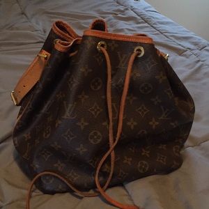 Louis Vuitton Monogram bucket shoulder bag